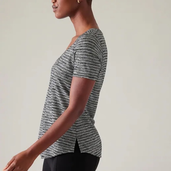 ATHLETA Breezy Scoop V-Neck Tee Top NWT Large - Picture 4 of 4